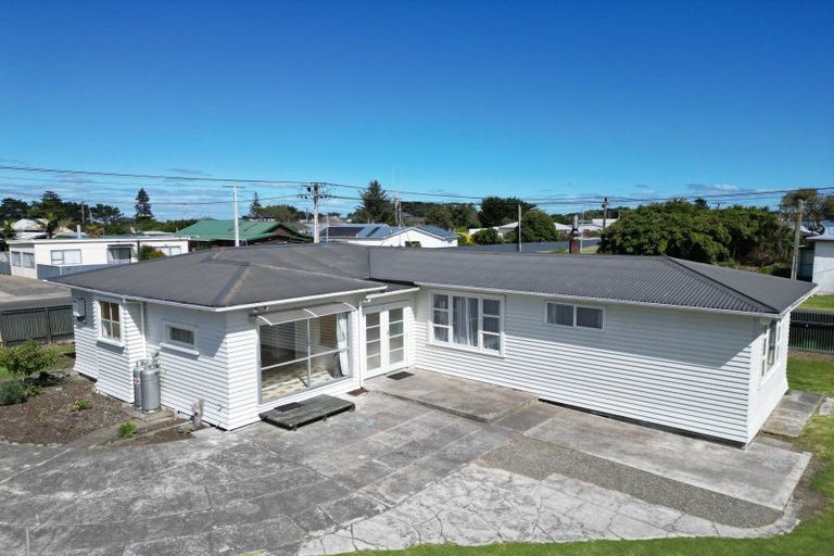 Photo of property in 23 Pratt Avenue, Foxton Beach, Foxton, 4815