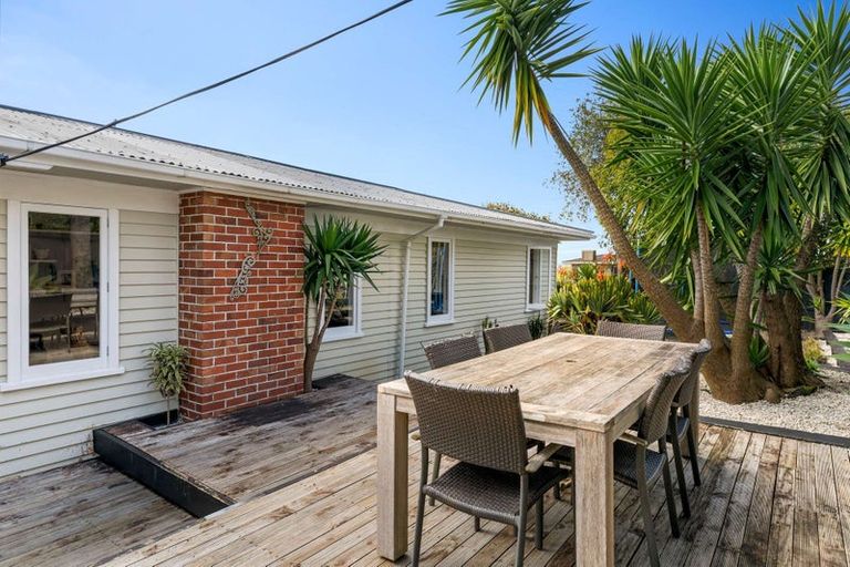 Photo of property in 58 Tiroroa Avenue, Te Atatu South, Auckland, 0610