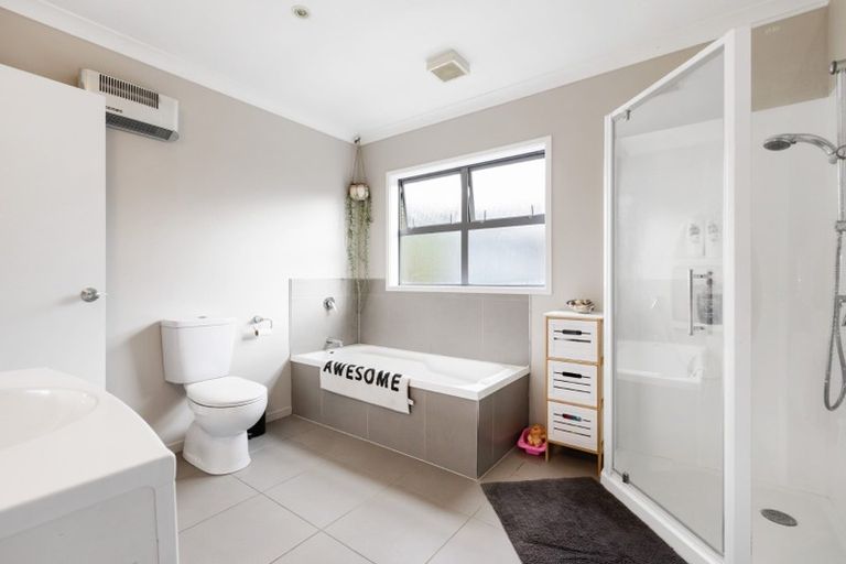 Photo of property in 82a Kirton Drive, Riverstone Terraces, Upper Hutt, 5018