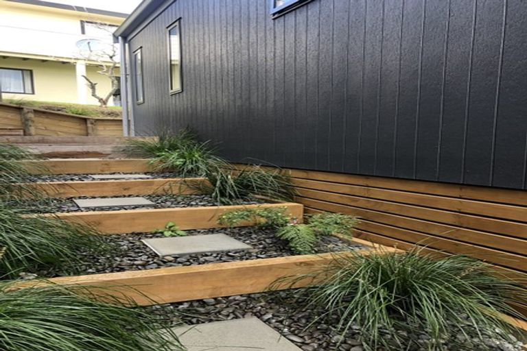 Photo of property in 6a Moffat Road, Red Beach, 0932