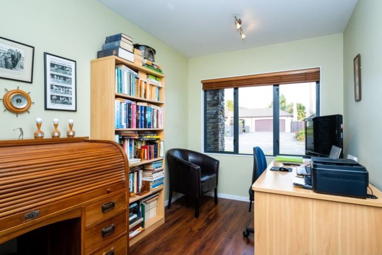 Photo of property in 21 Fairview Place, Havelock North, 4130