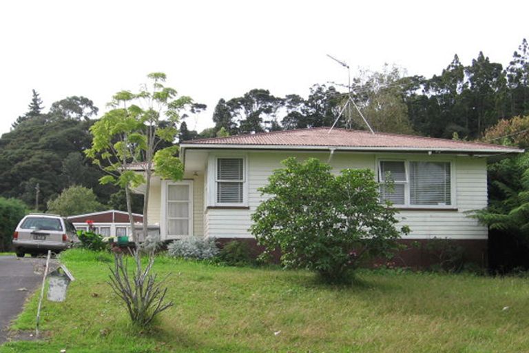 Photo of property in 16 Lowtherhurst Road, Massey, Auckland, 0614