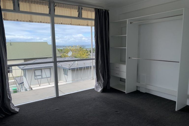 Photo of property in 9/219 Onewa Road, Birkenhead, Auckland, 0626