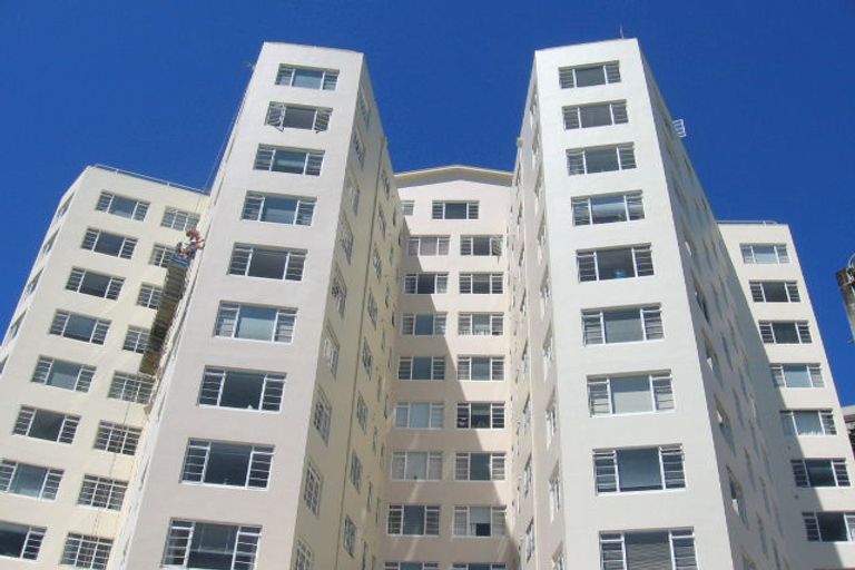 Photo of property in Wharenui Apartments, 274 Oriental Parade, Oriental Bay, Wellington, 6011