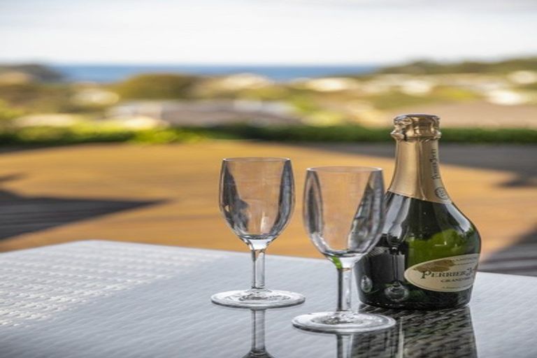 Photo of property in 19 Seaview Crescent, Hatfields Beach, Orewa, 0931