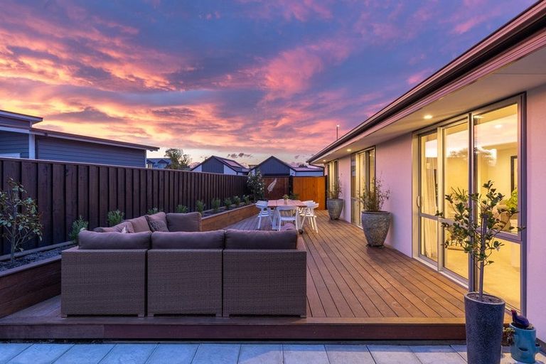 Photo of property in 8 Irvines Track, Halswell, Christchurch, 8025