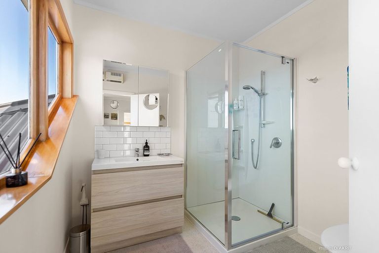 Photo of property in 22 Harbour View Road, Northland, Wellington, 6012