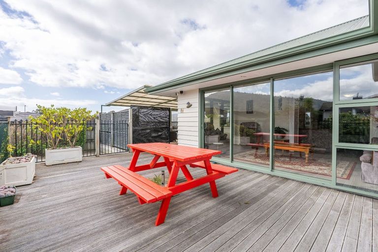 Photo of property in 18 Hamon Place, Pukehangi, Rotorua, 3015