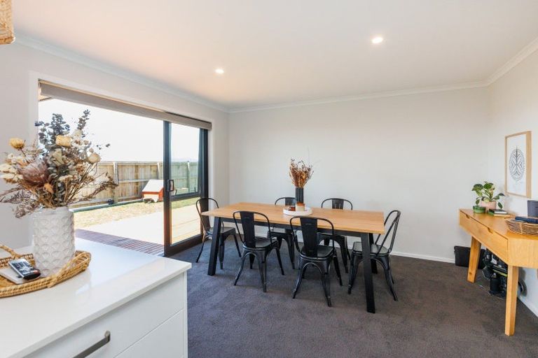 Photo of property in 50 Atlantic Drive, Fitzherbert, Palmerston North, 4410