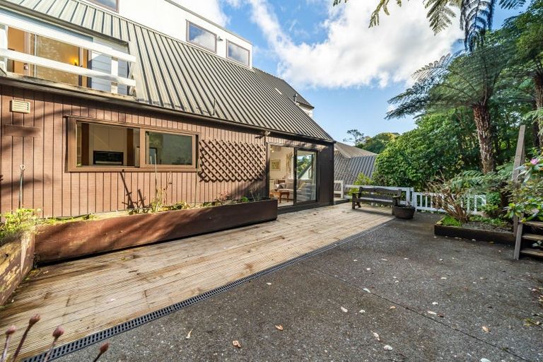 Photo of property in 42 Amapur Drive, Khandallah, Wellington, 6035