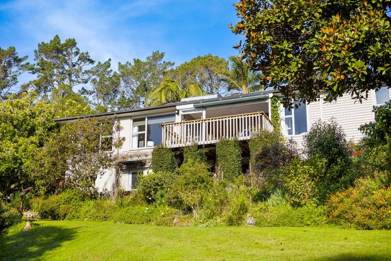 Photo of property in 1135 Scenic Drive North, Swanson, Auckland, 0816