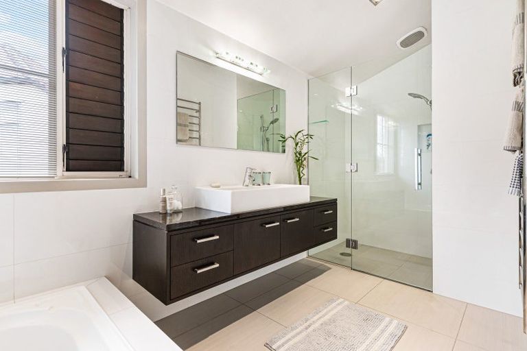 Photo of property in 2/2 Clifton Road, Hauraki, Auckland, 0622