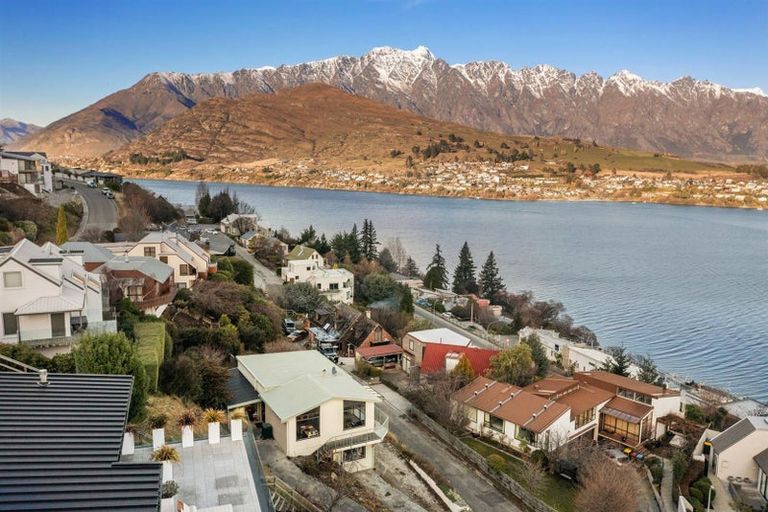Photo of property in 28 Earnslaw Terrace, Queenstown, 9300
