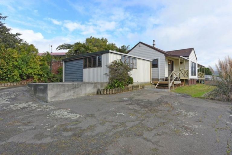 Photo of property in 136 Holborn Drive, Stokes Valley, Lower Hutt, 5019
