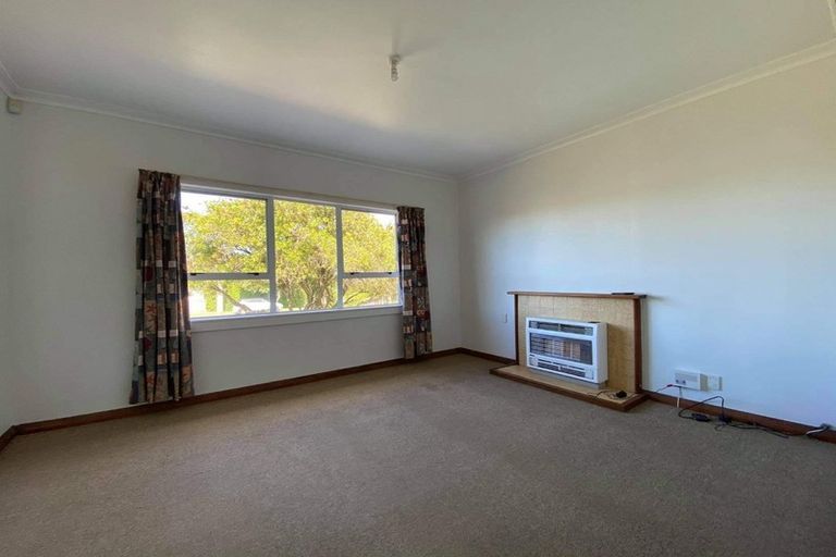 Photo of property in 1 Rangiora Street, Castlecliff, Whanganui, 4501