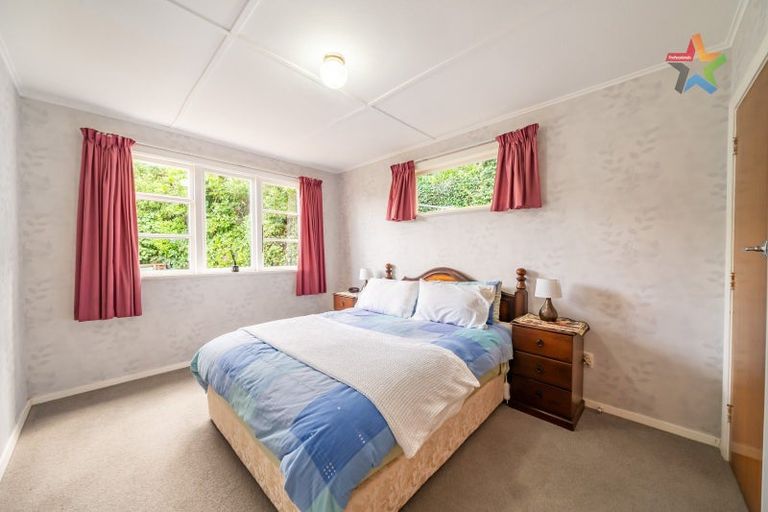 Photo of property in 2 Singers Road, Korokoro, Lower Hutt, 5012