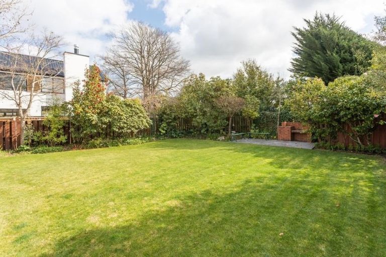 Photo of property in 11 Daresbury Lane, Fendalton, Christchurch, 8014