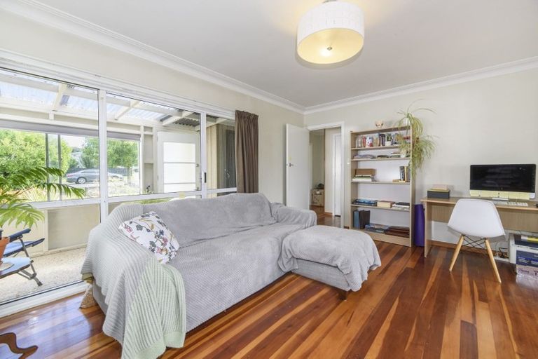 Photo of property in 18 Huruhuru Road, Massey, Auckland, 0614