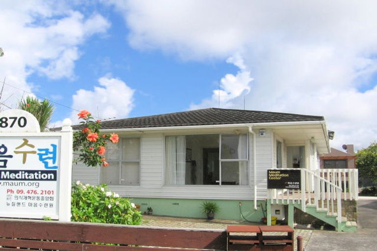 Photo of property in 1/870 East Coast Road, Northcross, Auckland, 0630