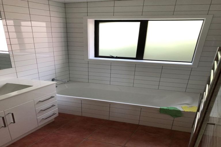 Photo of property in 29 Truby King Street, Merrilands, New Plymouth, 4312