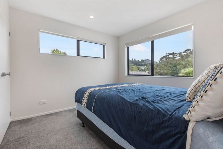 Photo of property in 1b Julia Place, Totara Vale, Auckland, 0629