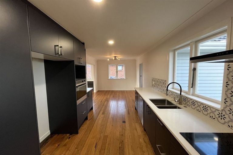 Photo of property in 71 Archibald Road, Kelston, Auckland, 0602