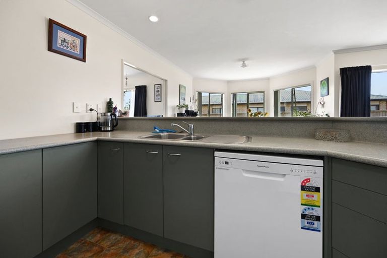 Photo of property in 15 Kittyhawk Place, Melville, Hamilton, 3206