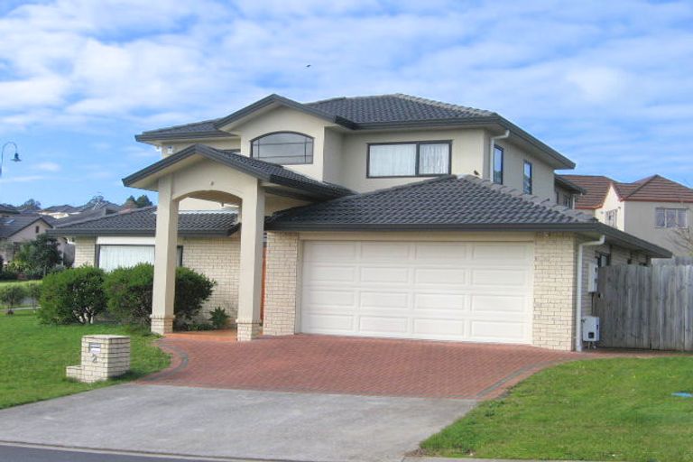 Photo of property in 2 Gilnockie Close, East Tamaki Heights, Auckland, 2016