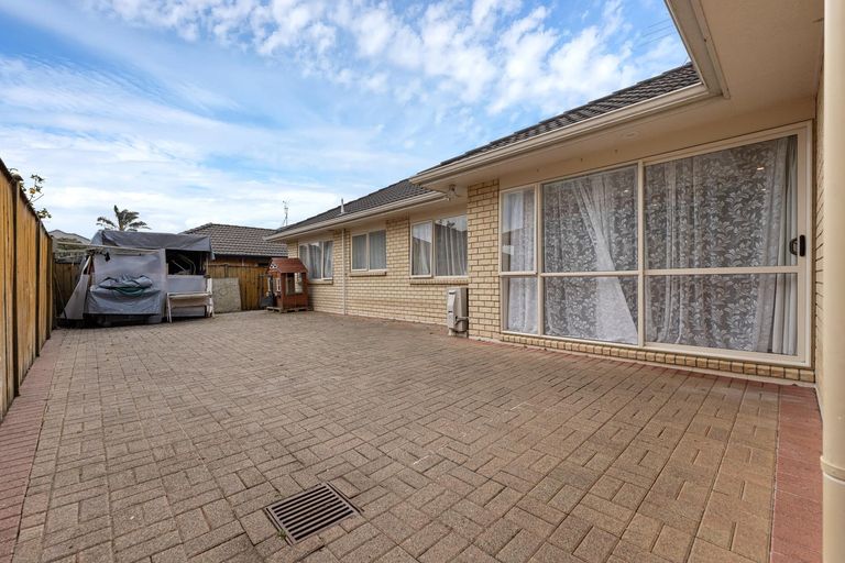 Photo of property in 1 Monash Place, Flat Bush, Auckland, 2016