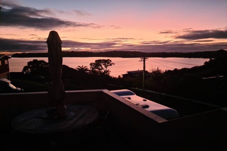 Photo of property in 2 Swann Beach Road, Stanmore Bay, Whangaparaoa, 0932