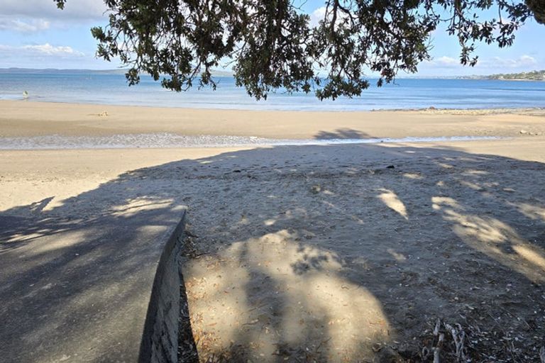 Photo of property in 87 Castor Bay Road, Castor Bay, Auckland, 0620