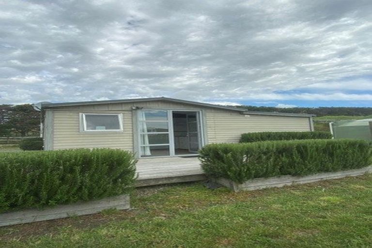 Photo of property in 175 Derham Road, Te Horo, Otaki, 5581