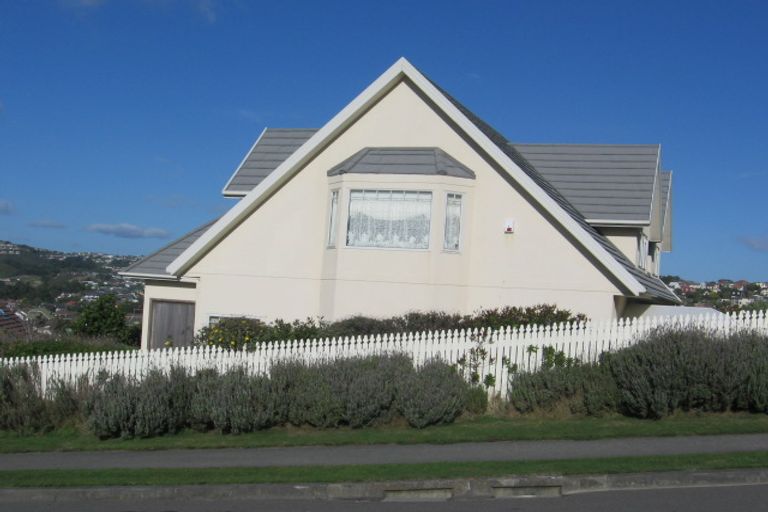 Photo of property in 13 Derry Hill, Churton Park, Wellington, 6037