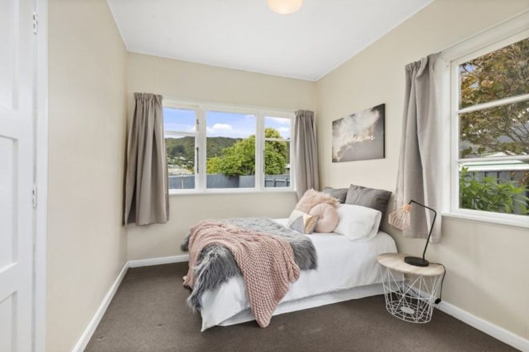 Photo of property in 6 Durham Crescent, Fairfield, Lower Hutt, 5011