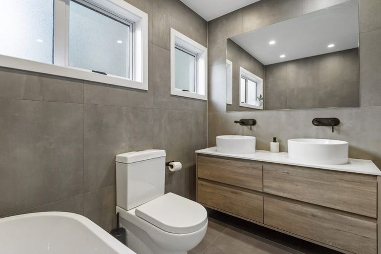 Photo of property in 1/24 John Downs Drive, Browns Bay, Auckland, 0630