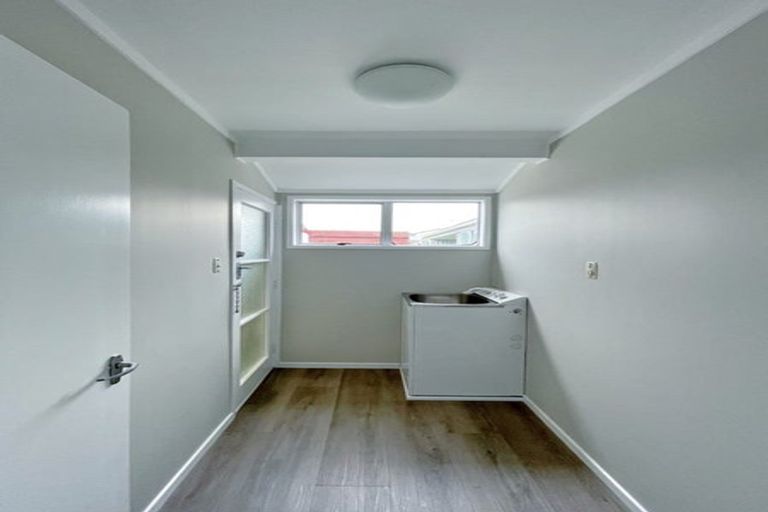 Photo of property in 2/82 Moore Street, Hillcrest, Auckland, 0627