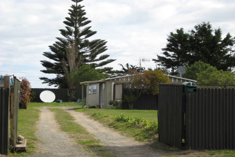 Photo of property in 7 Sarah Street, Waikawa Beach, Levin, 5573