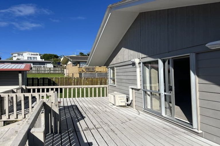 Photo of property in 7 Meadowood Drive, Unsworth Heights, Auckland, 0632