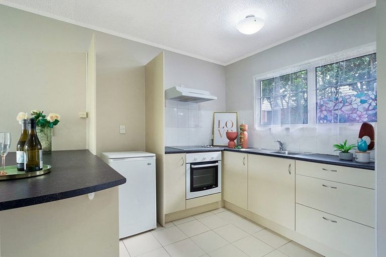 Photo of property in 2/26 Kohekohe Street, New Lynn, Auckland, 0600
