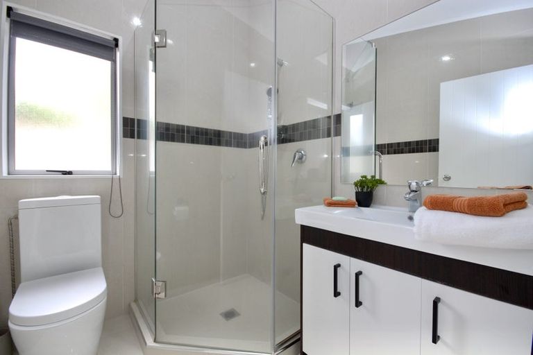 Photo of property in 21a Kia Ora Road, Beach Haven, Auckland, 0626