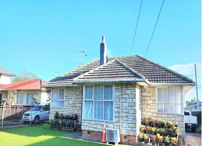 Photo of property in 533 Massey Road, Mangere, Auckland, 2022