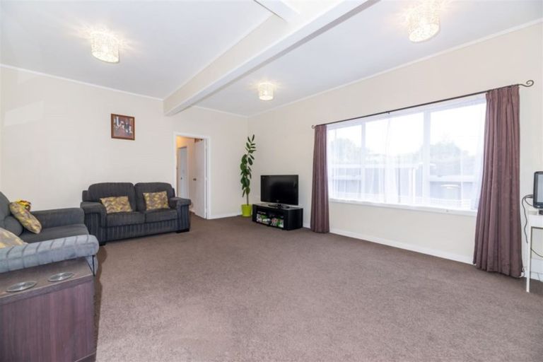 Photo of property in 60 Waimumu Road, Massey, Auckland, 0614