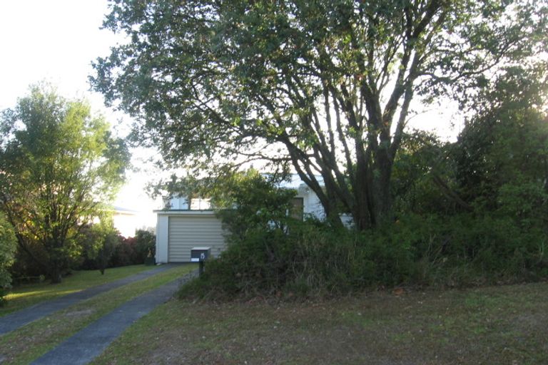 Photo of property in 15 Hall Road, Glenfield, Auckland, 0629