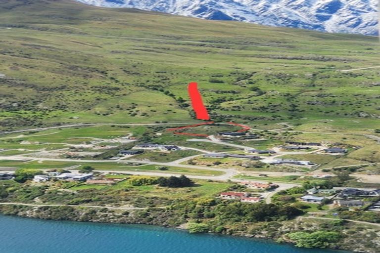 Photo of property in 6 Elk Place, Kelvin Heights, Queenstown, 9300
