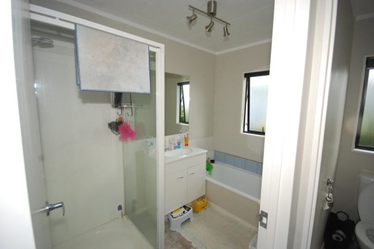 Photo of property in 3/219 Don Buck Road, Massey, Auckland, 0614