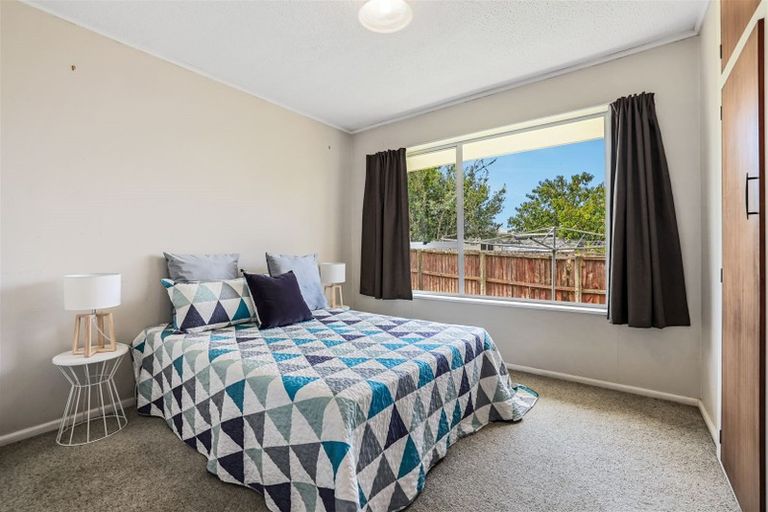 Photo of property in 6 Larkhill Place, Russley, Christchurch, 8042