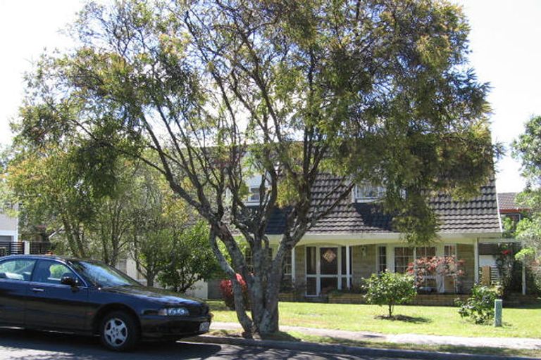 Photo of property in 2 Naviti Place, Browns Bay, Auckland, 0630