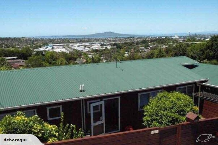 Photo of property in 1/633 Glenfield Road, Totara Vale, Auckland, 0629