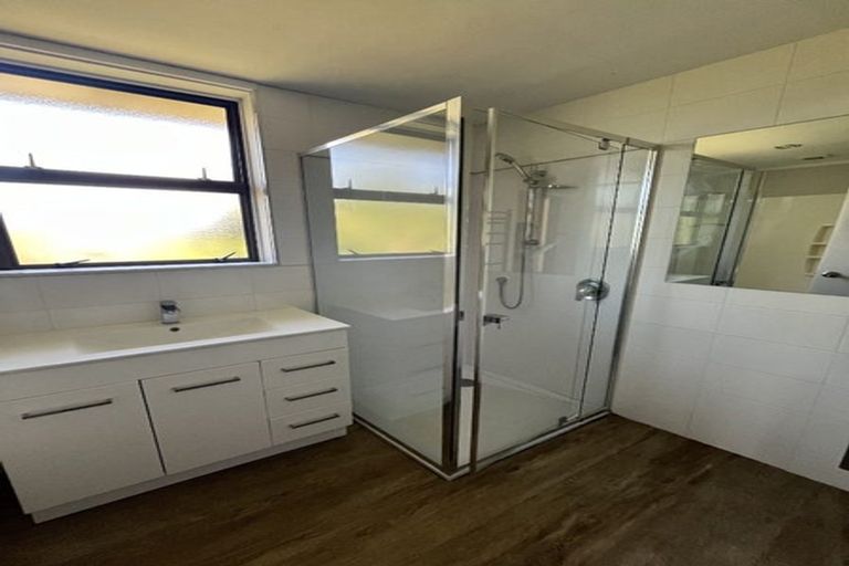 Photo of property in 10 Peter Terrace, Castor Bay, Auckland, 0620