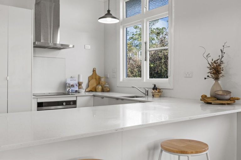 Photo of property in 2 Chilman Street, Strandon, New Plymouth, 4312